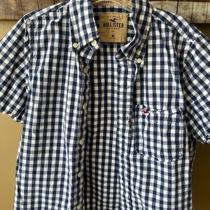Hollister short sleeve button down shirt